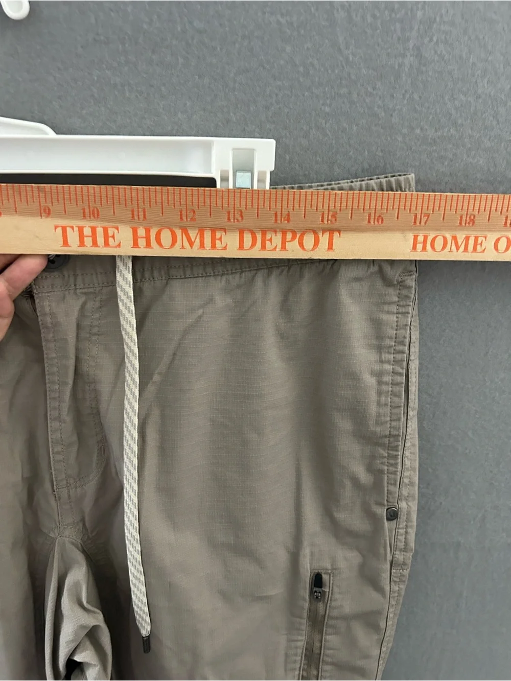 Vuori Pants Mens Large Beige/Tan Ripstop Elastic Waist Zip Pocket Hiking